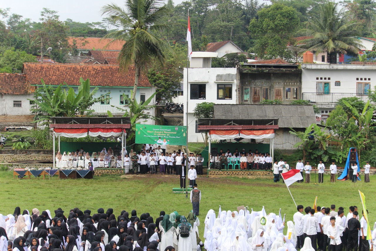 Kepala Desa Sirnabaya Ikut Serta dalam Upacara Hari Santri Nasional 
